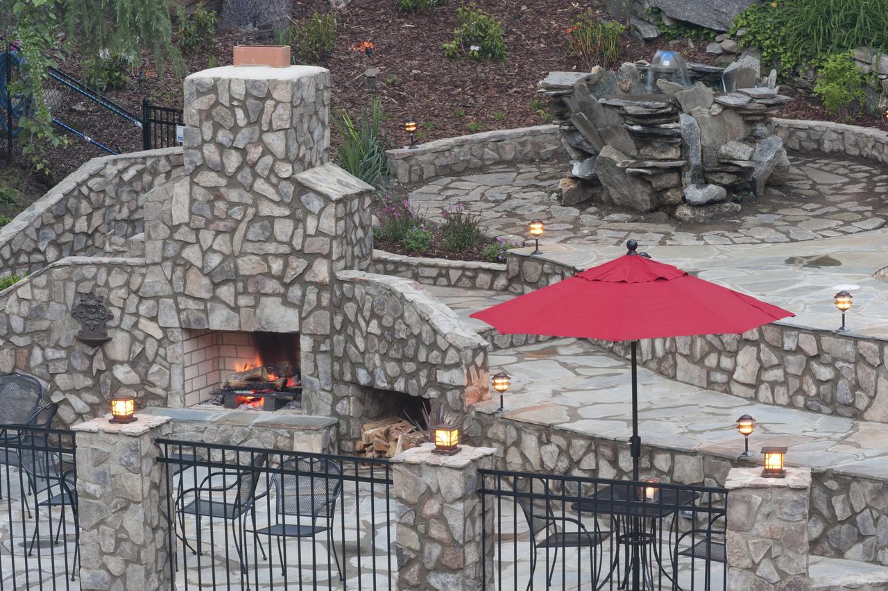 The Esmeralda Inn And Restaurant Chimney Rock Exterior photo
